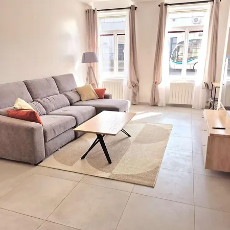Appartement Moderne Proche A - Fr-1-675-52 *